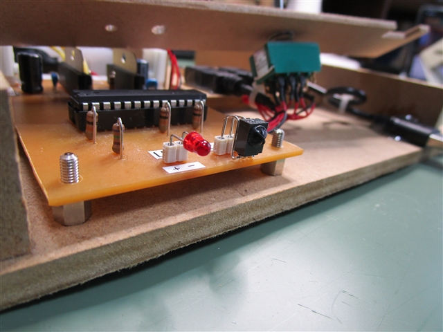 MDF材と塩ビパイプとArduinoマイコンを使ったリモコン自作卓球マシンの製作